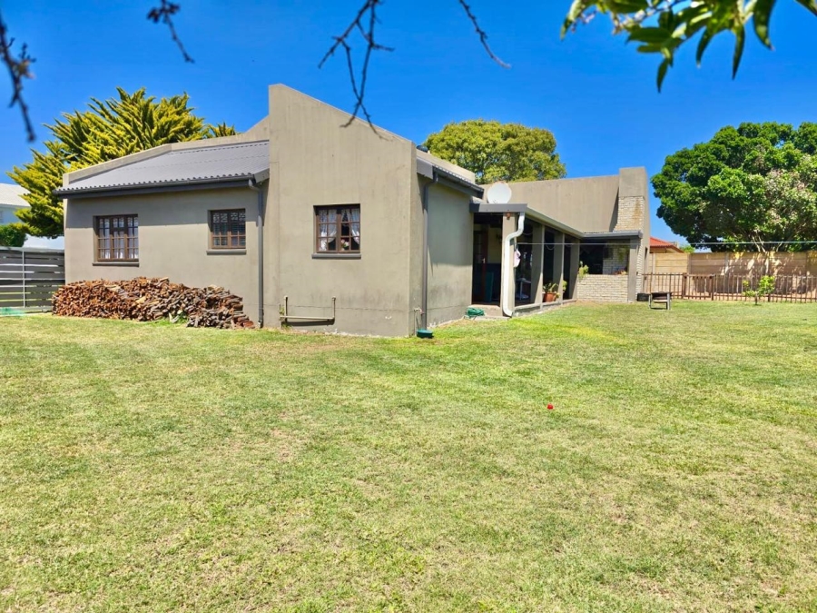 3 Bedroom Property for Sale in Stilbaai Wes Western Cape